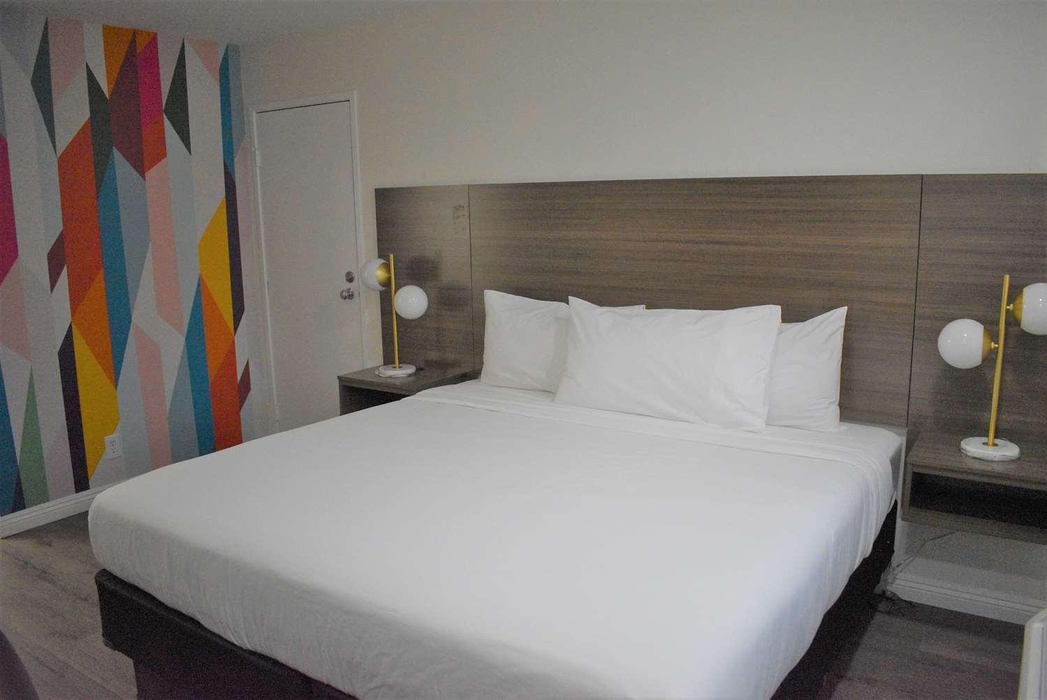 King Bed Non-Smoking image