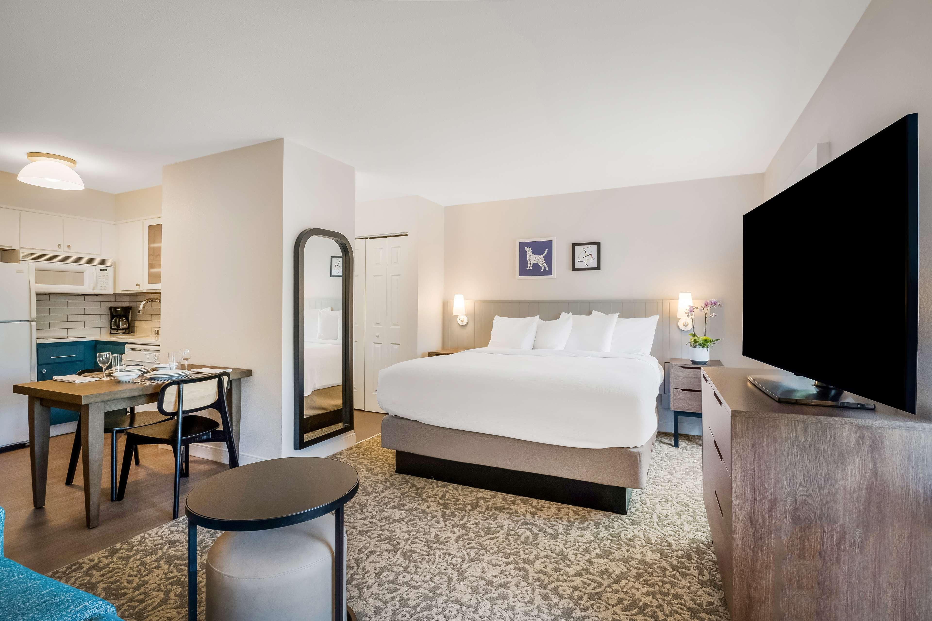 Hearing Accessible Studio Suite King image