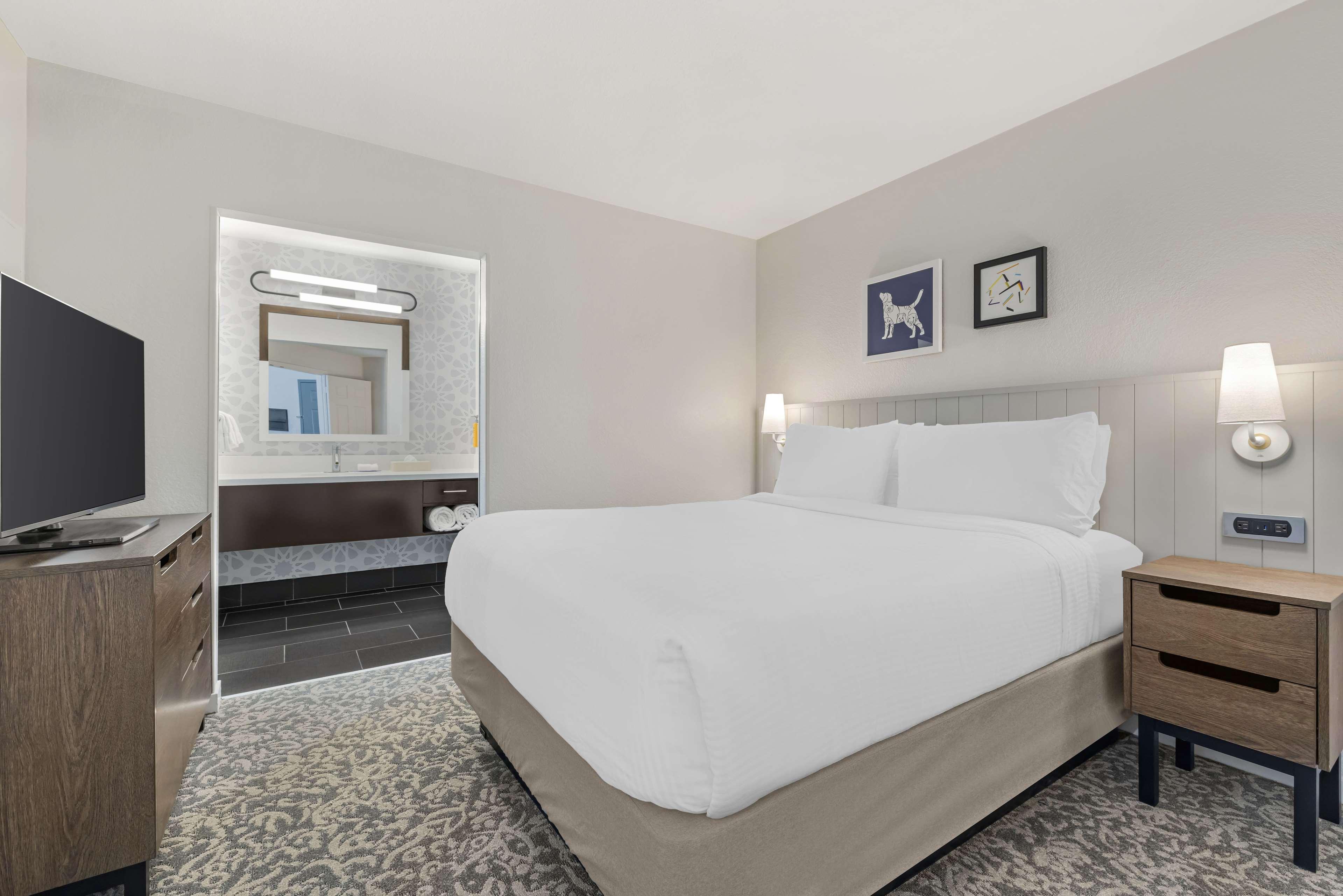One Bedroom Suite - Queen image