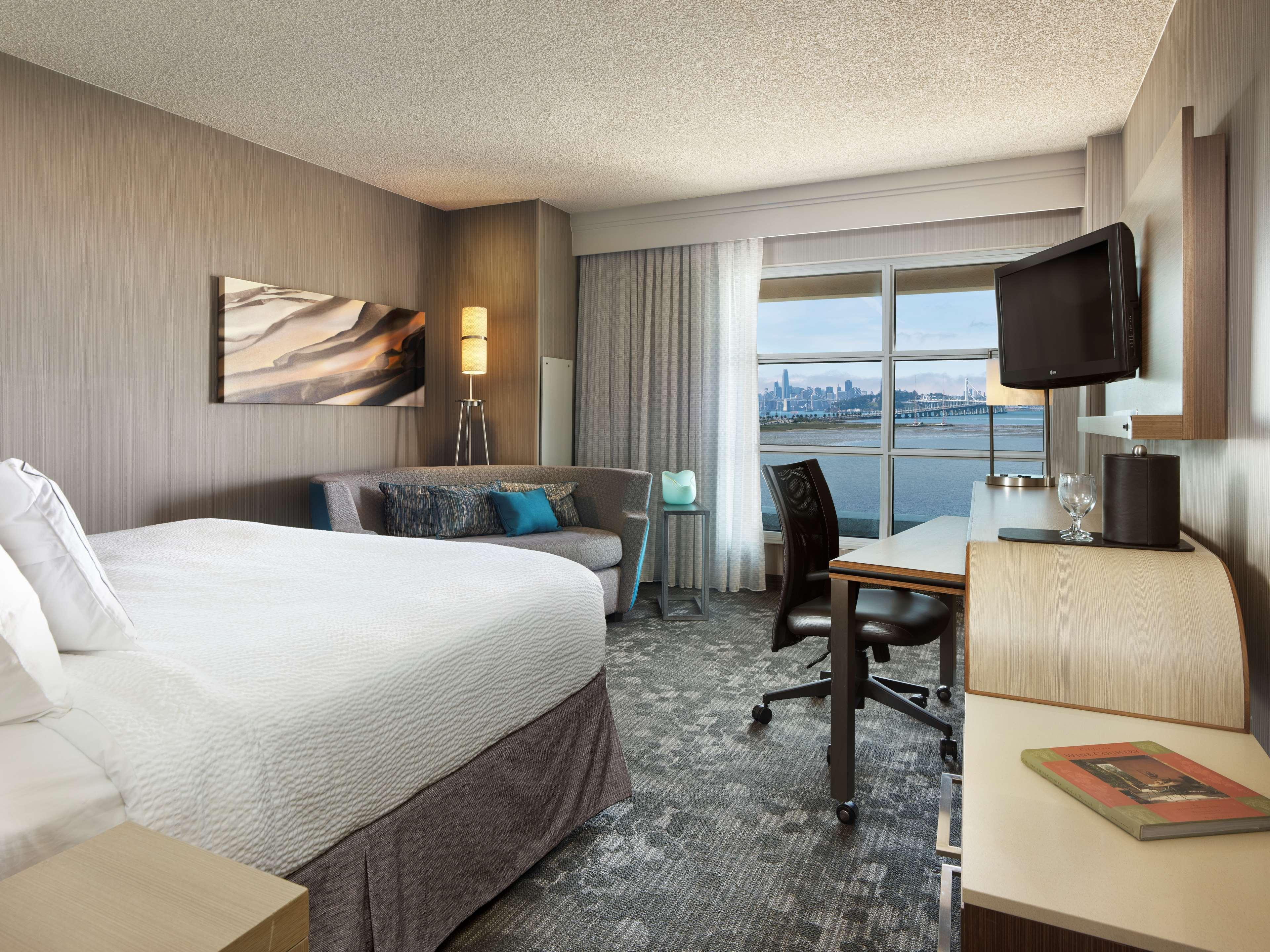 Deluxe - King - Extended image