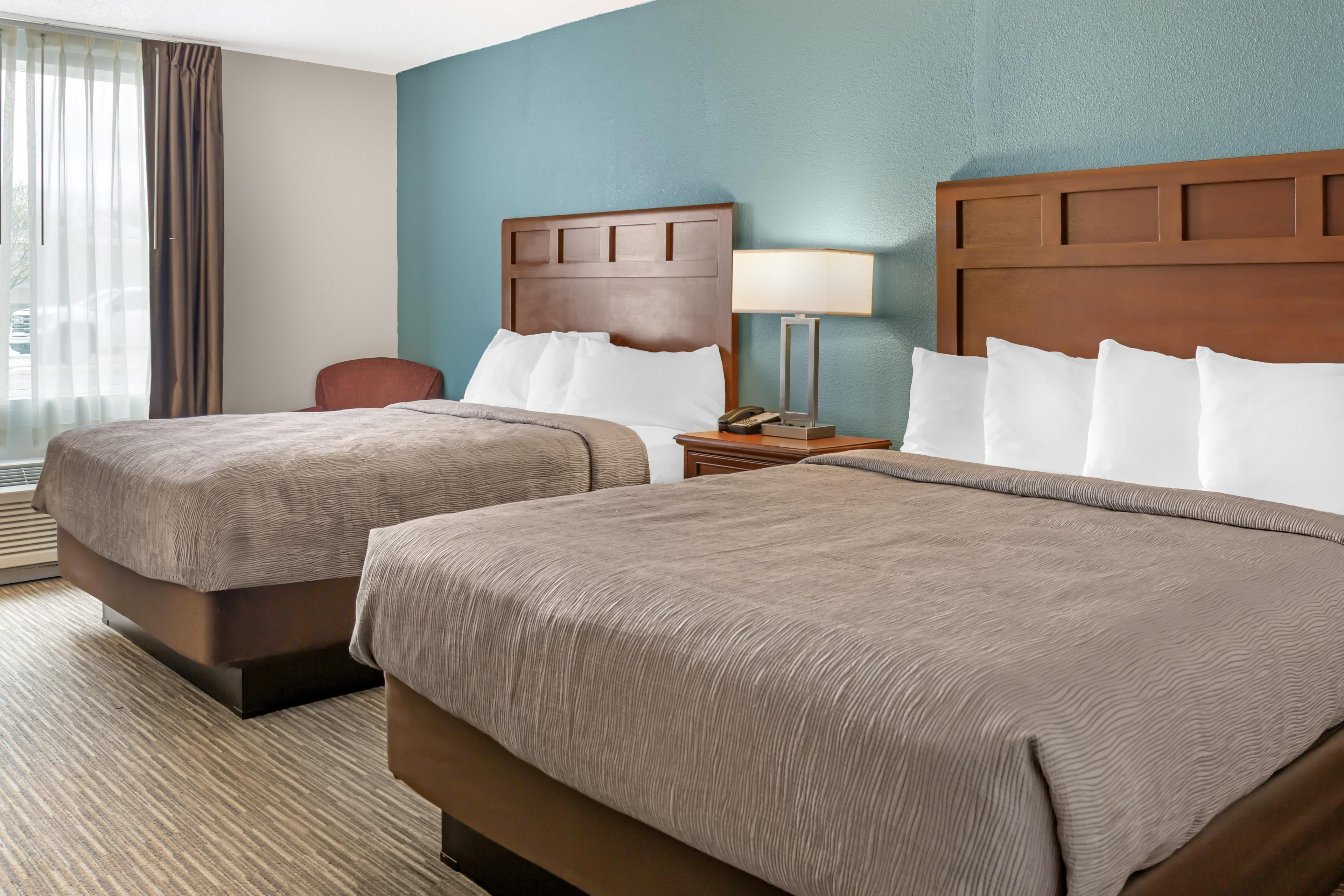 2 Queen Beds image