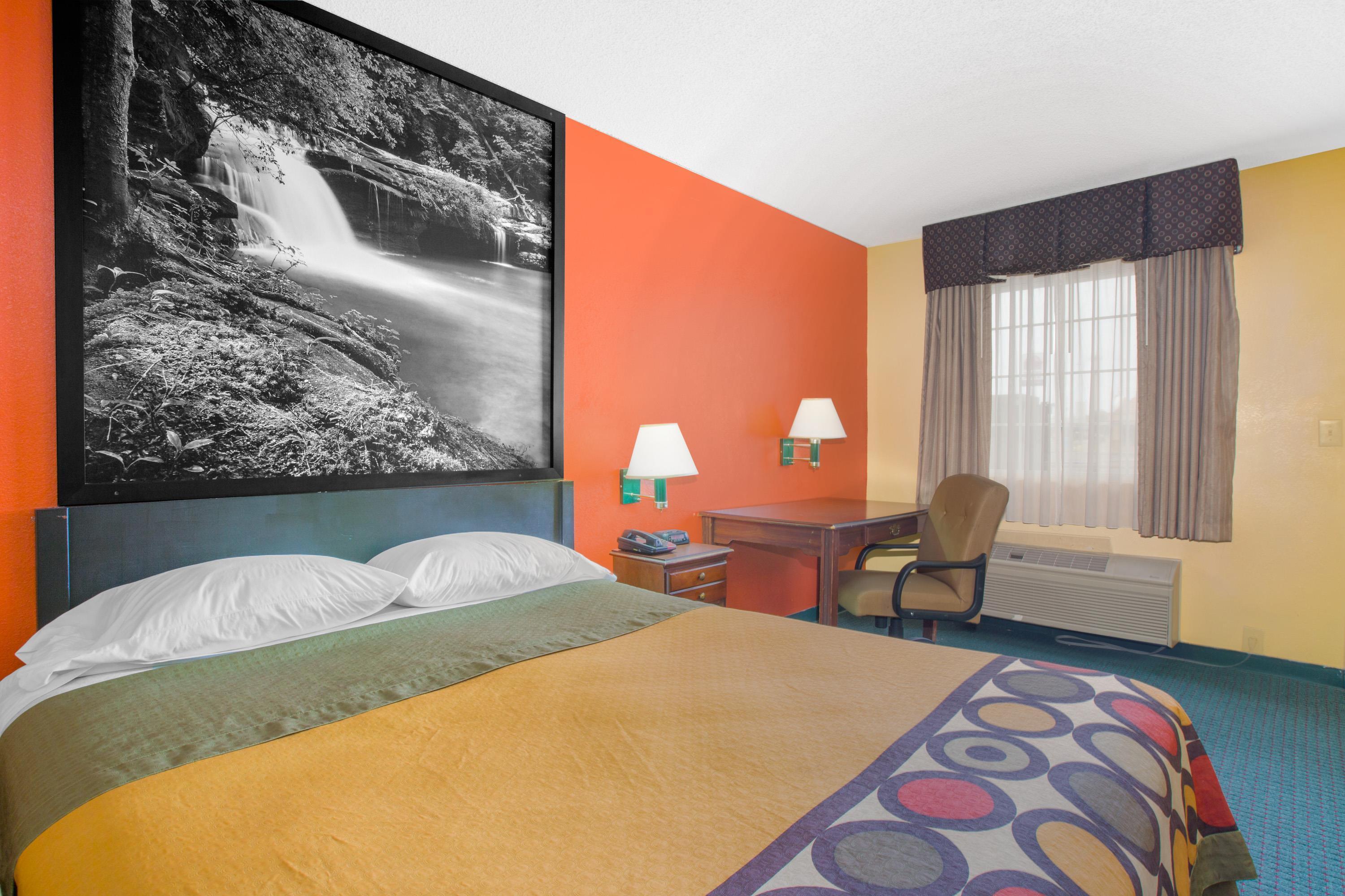 1 Queen Bed Accessible Room image