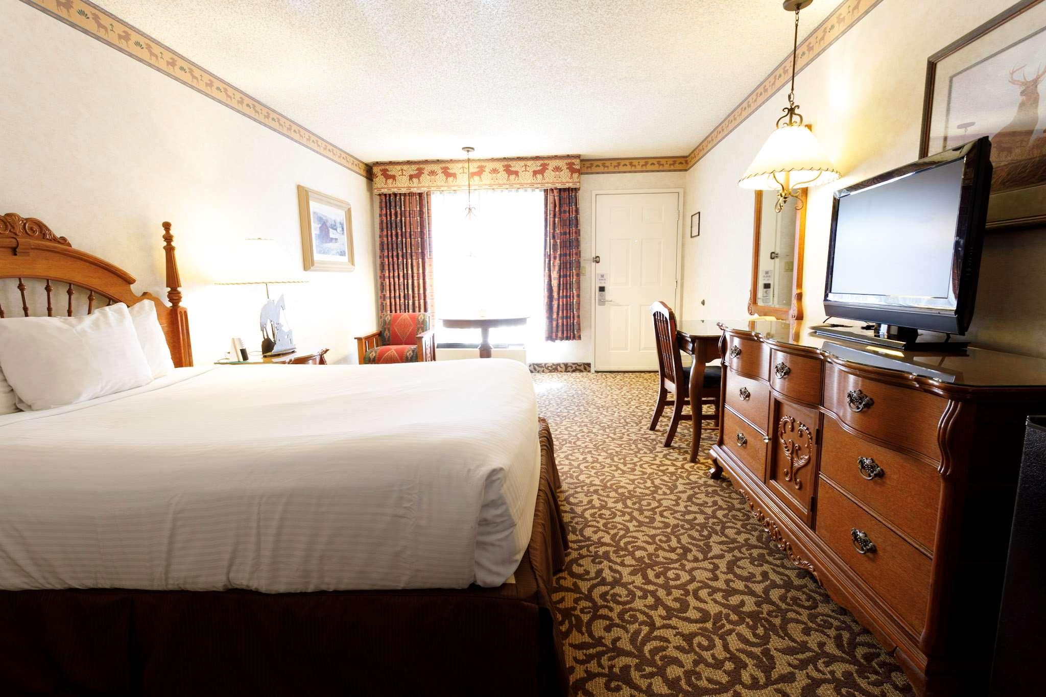 1 Queen Bed Non-Smoking image