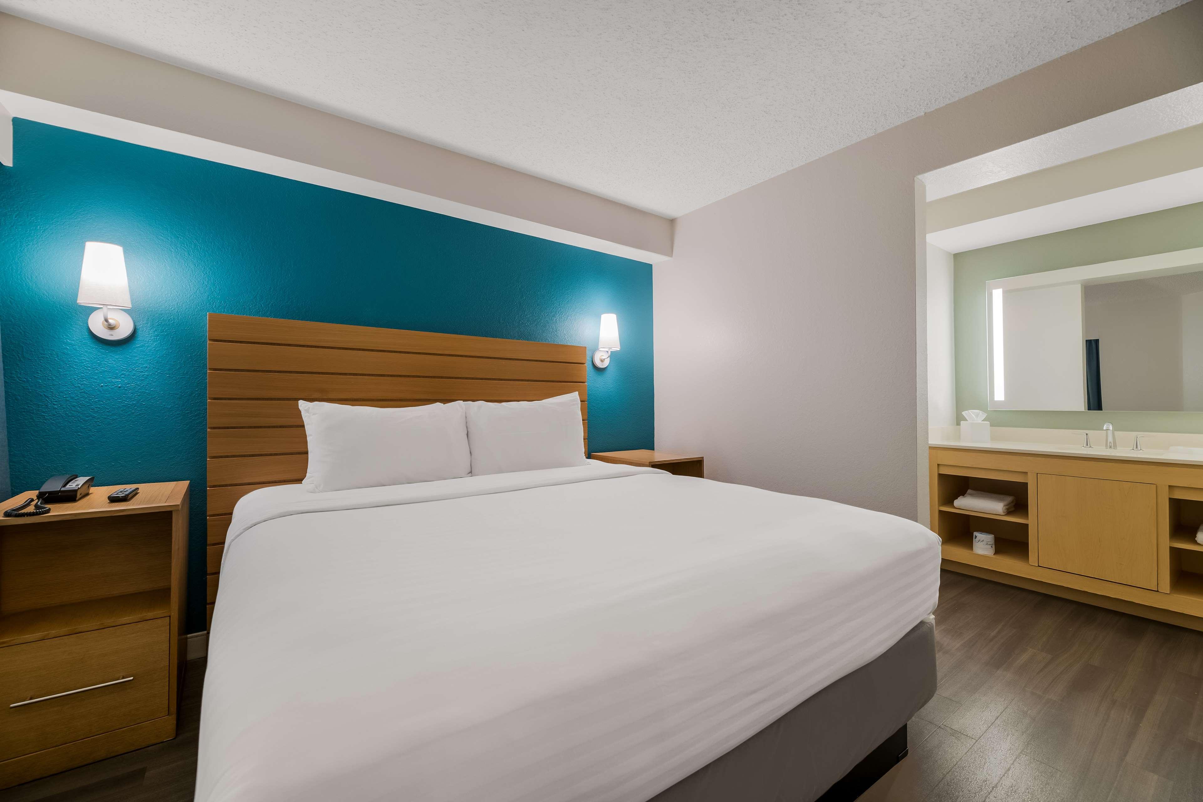 One Bedroom Suite - King image
