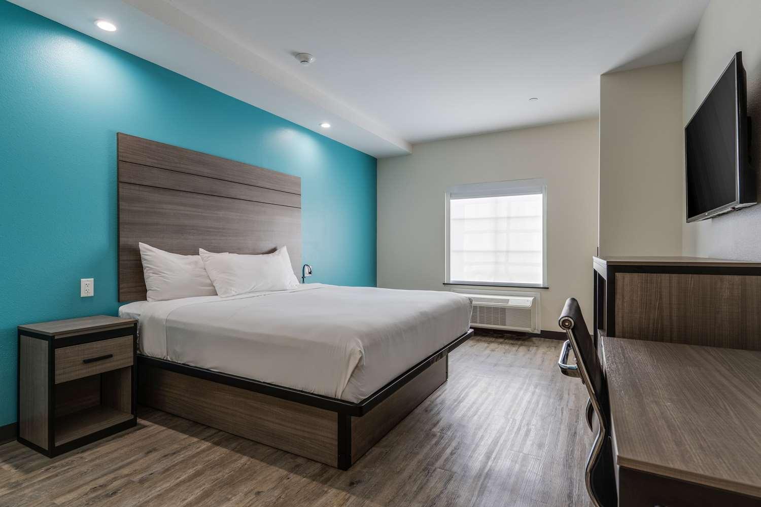 1 King Bed Accessible Non-Smoking image