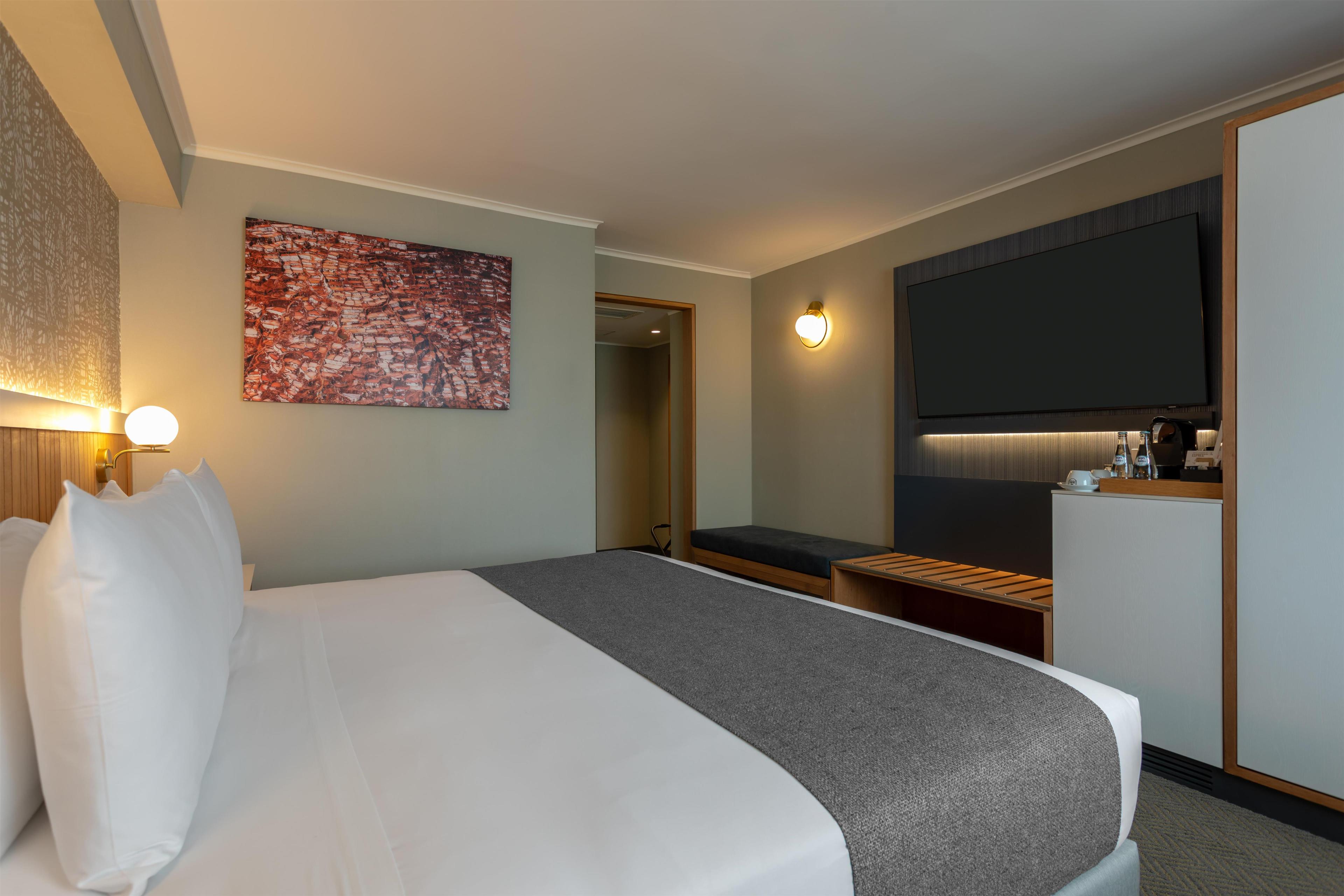 1 King Bed image