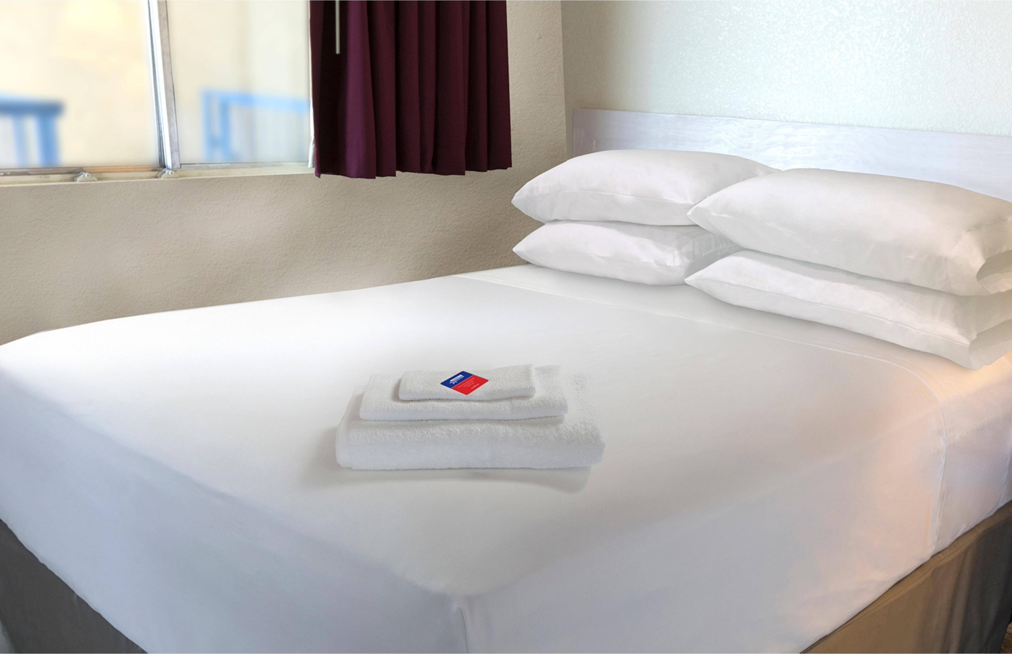 1 Queen Bed image