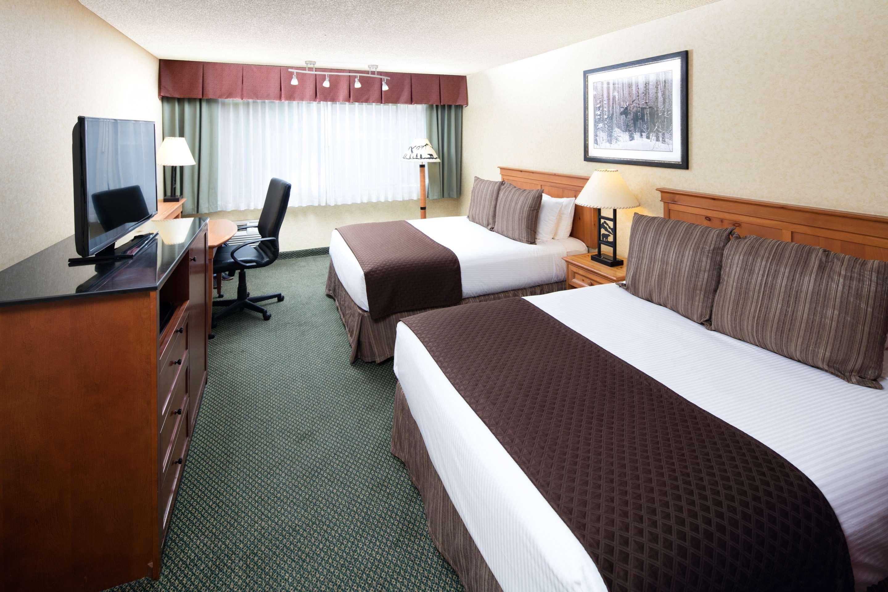 Two Queen Beds image